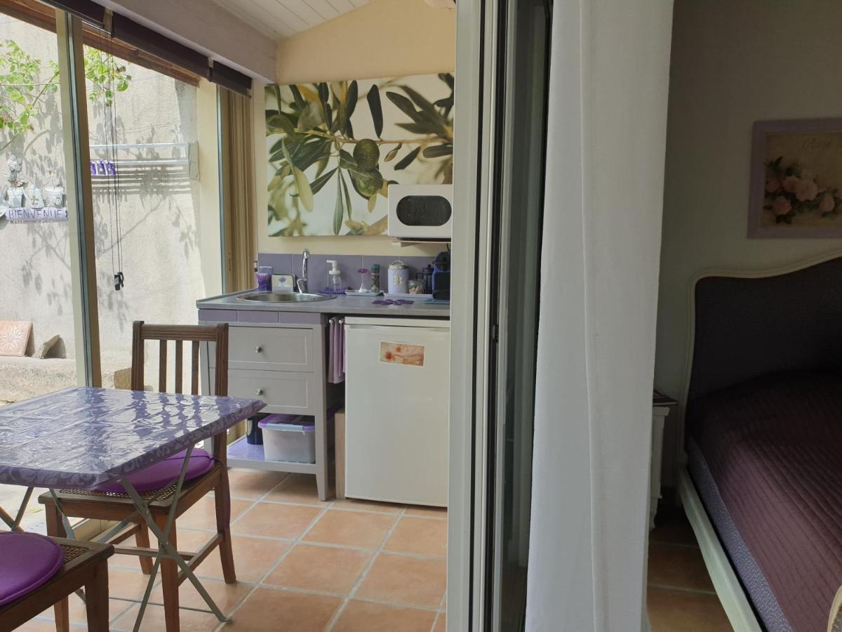 Pause Couleur Lavandula Roussas Εξωτερικό φωτογραφία