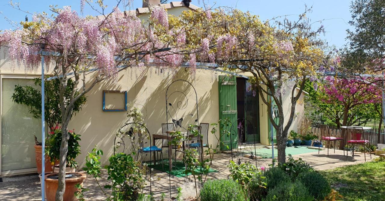 Pause Couleur Lavandula Roussas Εξωτερικό φωτογραφία
